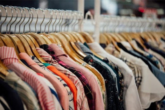 Factors to Consider Before Choosing a Clothing Manufacturer